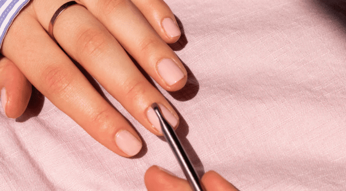 Уход за кутикулой: простые шаги к идеальному маникюру дома