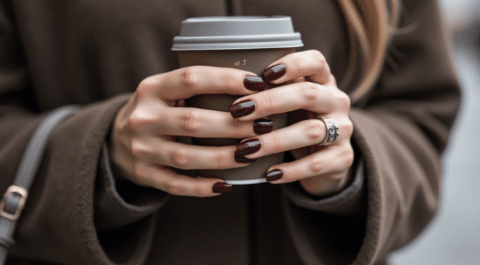 Бордовый как символ силы и уверенности