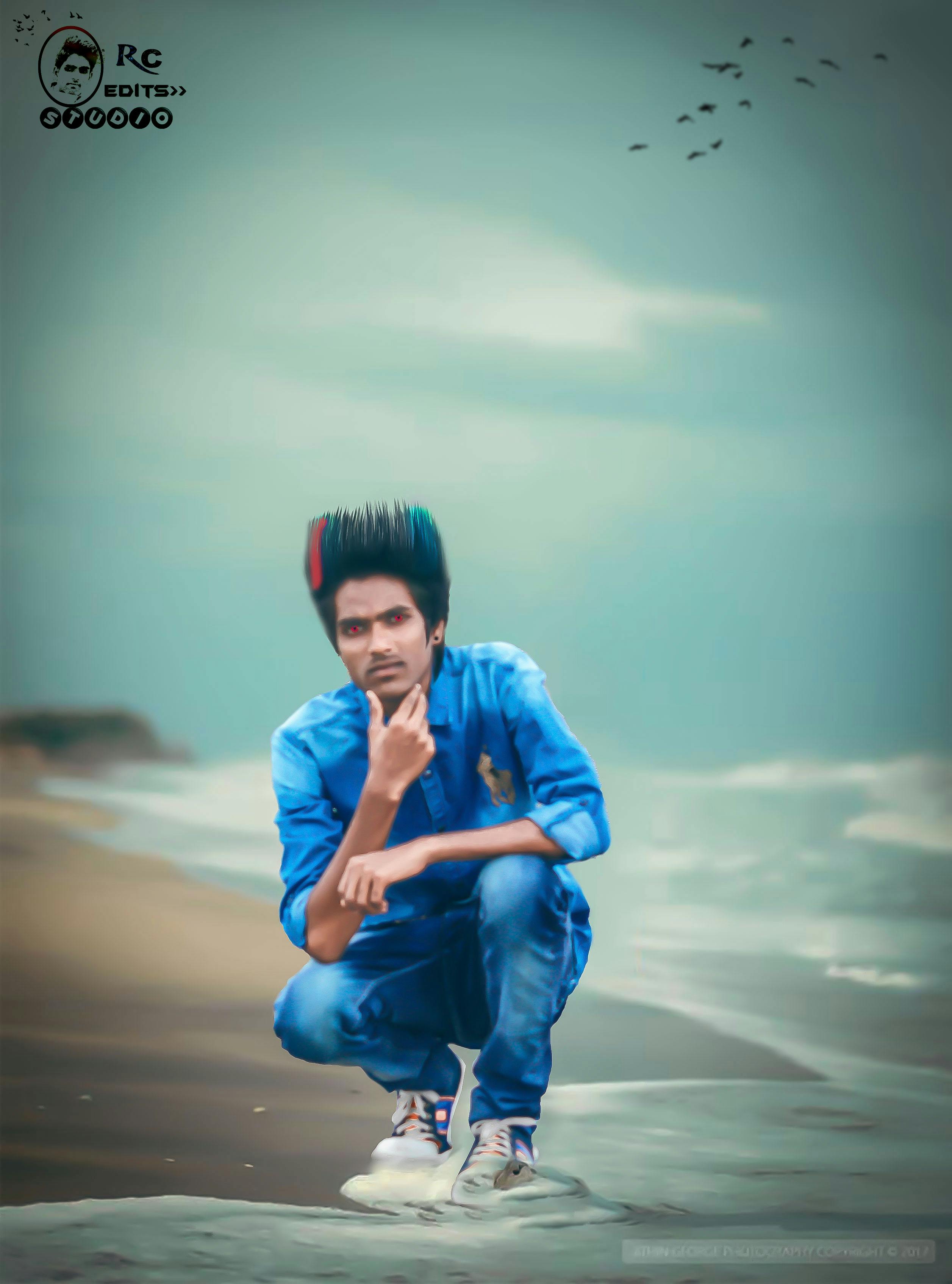 Различные изделия ручной работы на прилавке