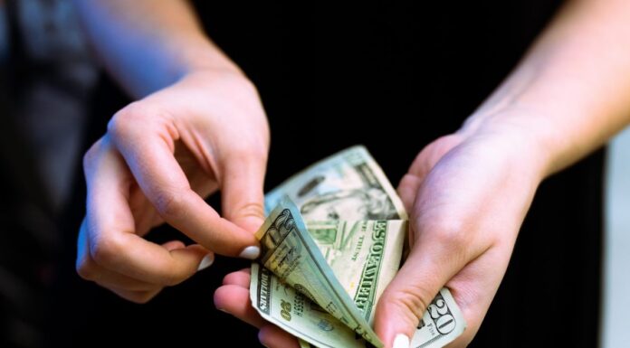 Как просить о повышении зарплаты: стратегия подготовки и советы по разговору с руководителем