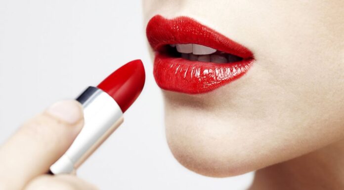 Как найти свой идеальный красный: гид по оттенкам помады для каждого цветотипа