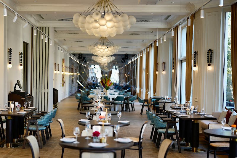 Omnivore & Sky Bar — Restaurant