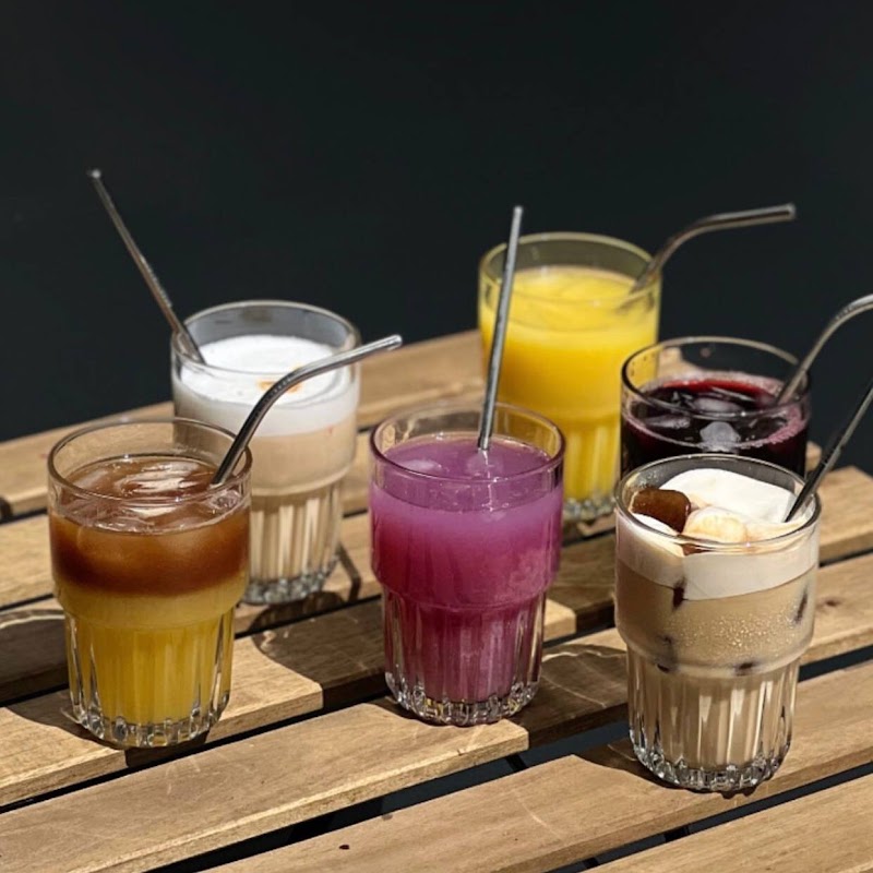 Prostir.coffee кав'ярня біля міського озера
