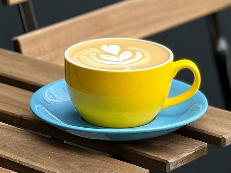 Prostir.coffee кав'ярня біля міського озера — Cafe